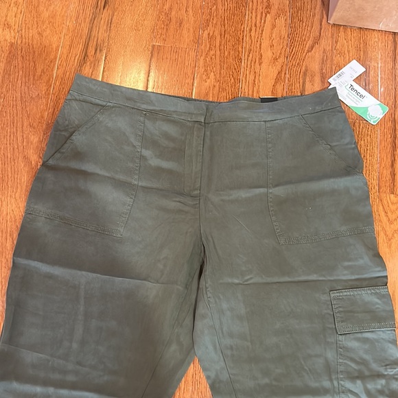 NWT REITMANS PETITE SLIM CROPPED PANTS CARGO POCKET ZIPPER SIZE 16 - Picture 3 of 10